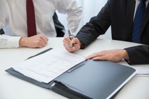 Problemas com imóvel de leilão: como um advogado pode me ajudar?