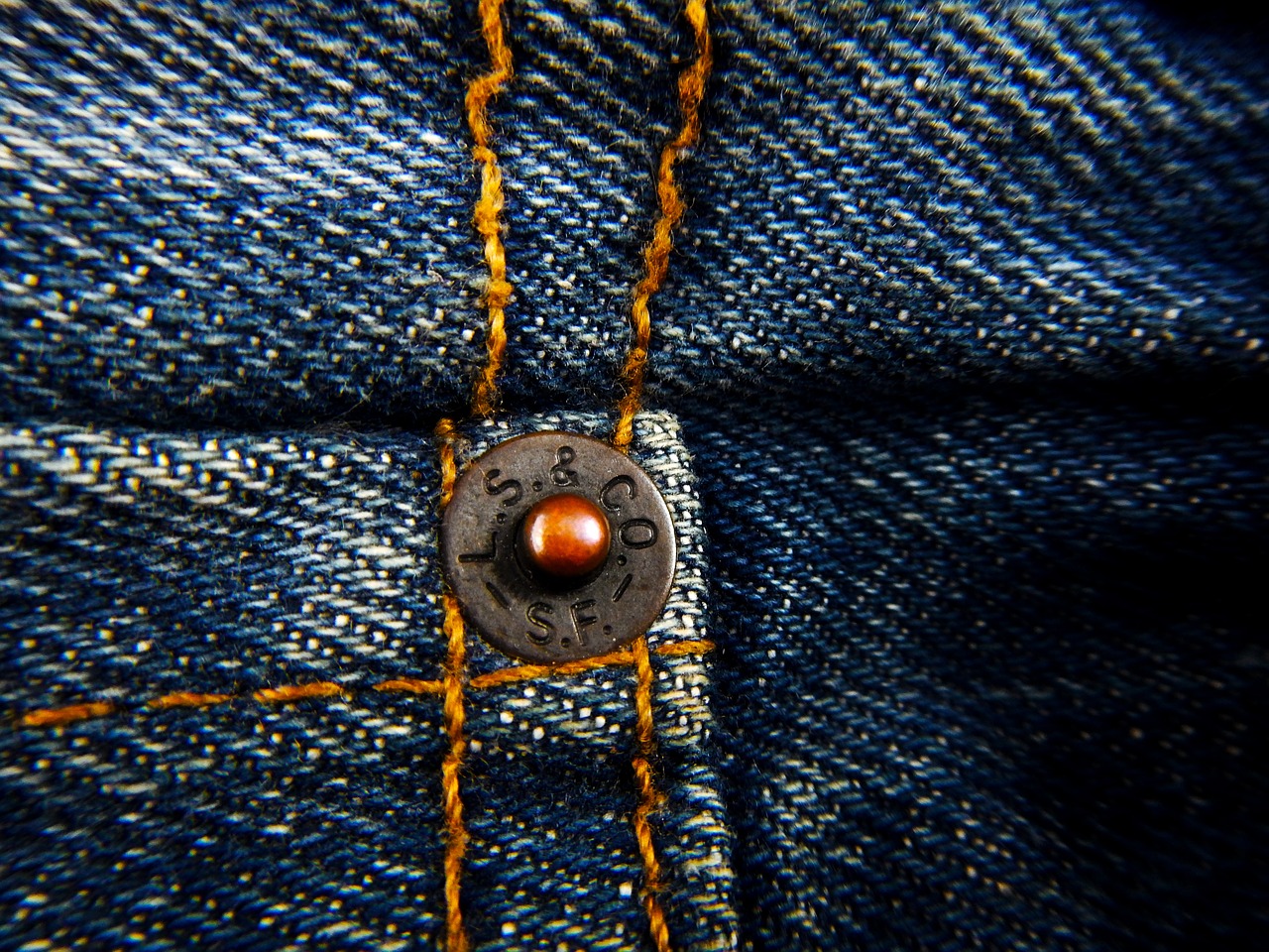 Como cuidar do seu jeans feminino? Confira 10 ótimas dicas!