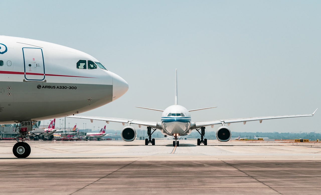 airplane-7359232_1280